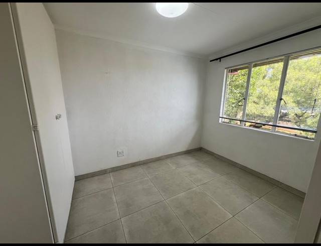 2 BEDROOM APARTMENT FOR SALE IN VANDERBIJLPARK SE 3